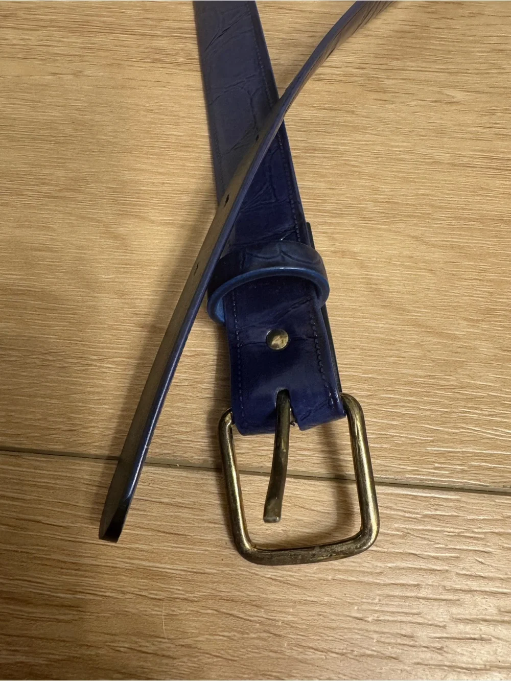 ✨💙VTG Women’s 80’s Blue Leather Croc-Embossed Gold Buckle Minimalist Belt